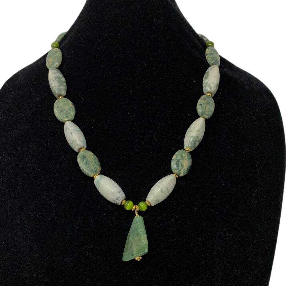 Handmade Artisan Beaded Pendant Necklace Green White Beads Gold Tone Metal